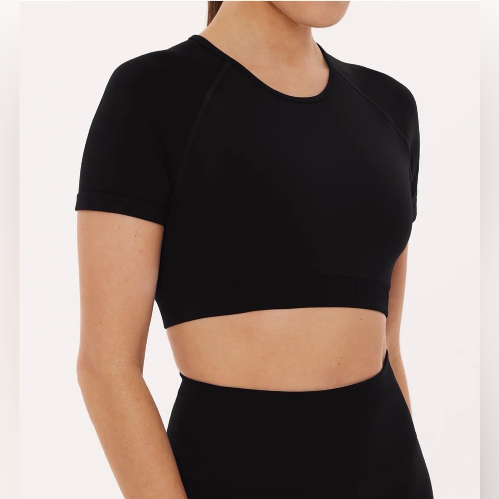 Seamless High-Support Crop Tee💙🦋